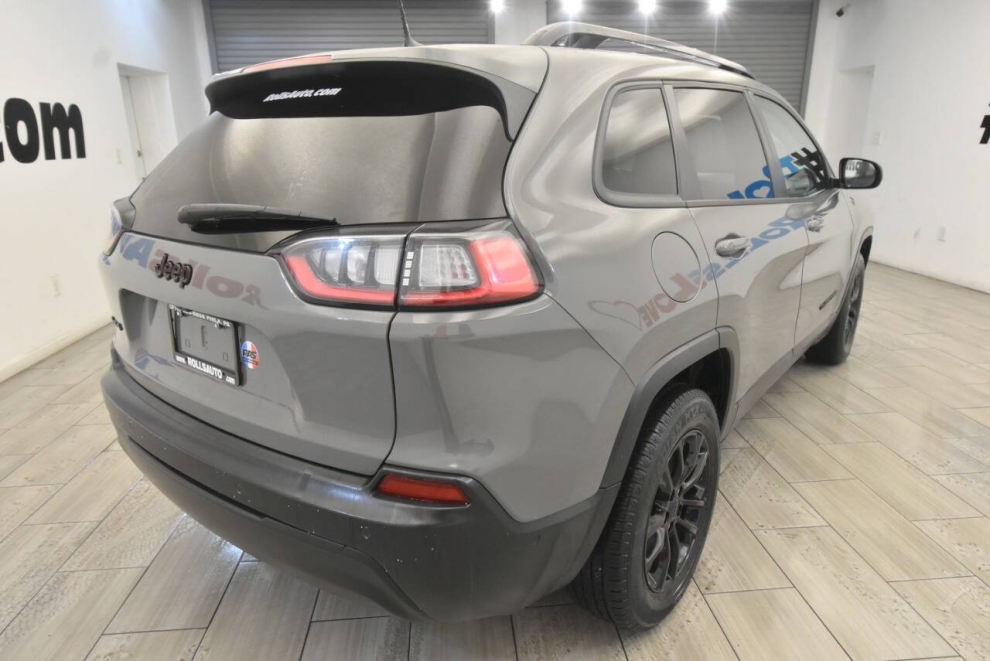 2023 Jeep Cherokee Altitude Lux 4x4 4dr SUV, Gray, Mileage: 65,166 - photo 4