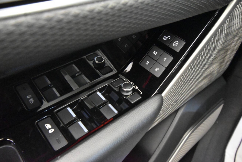 2019 Land Rover Range Rover Velar P250 S AWD 4dr SUV, W, Mileage: 80,351 - photo 30