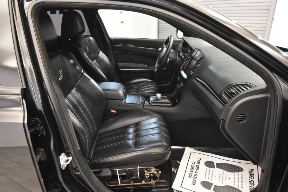 2019 Chrysler 300 S 4dr Sedan, Black, Mileage: 95,884 - photo 18