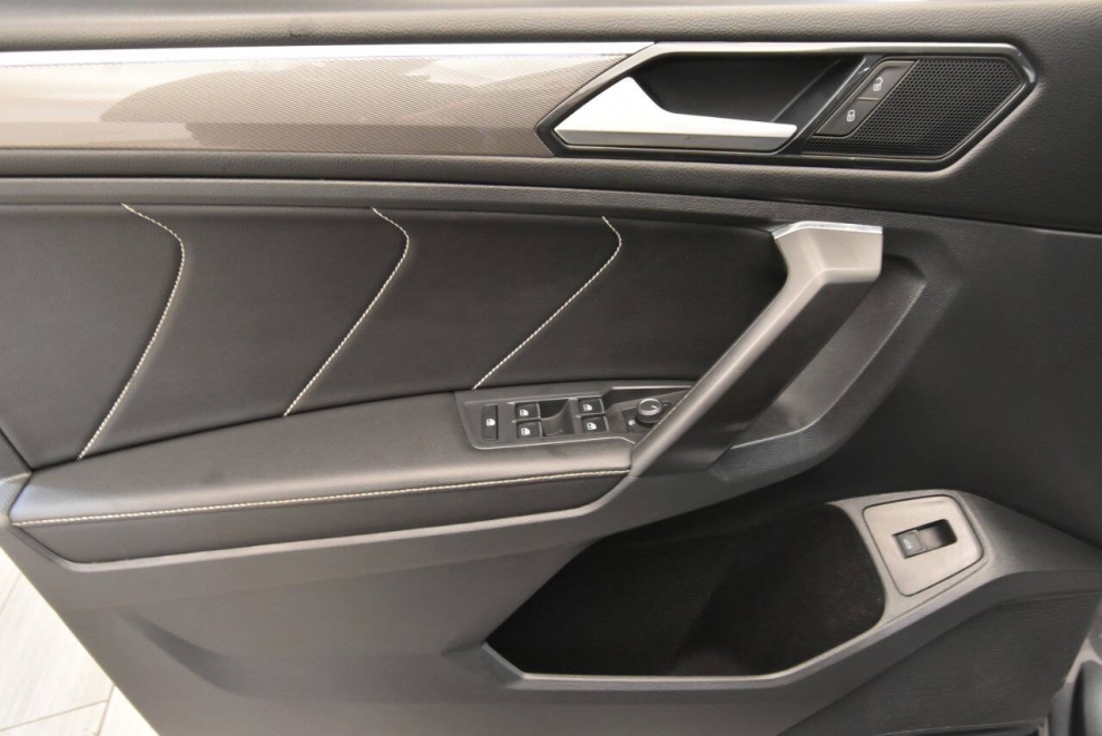 2022 Volkswagen Tiguan SE R Line Black 4Motion AWD 4dr SUV, Gray, Mileage: 81,968 - photo 12