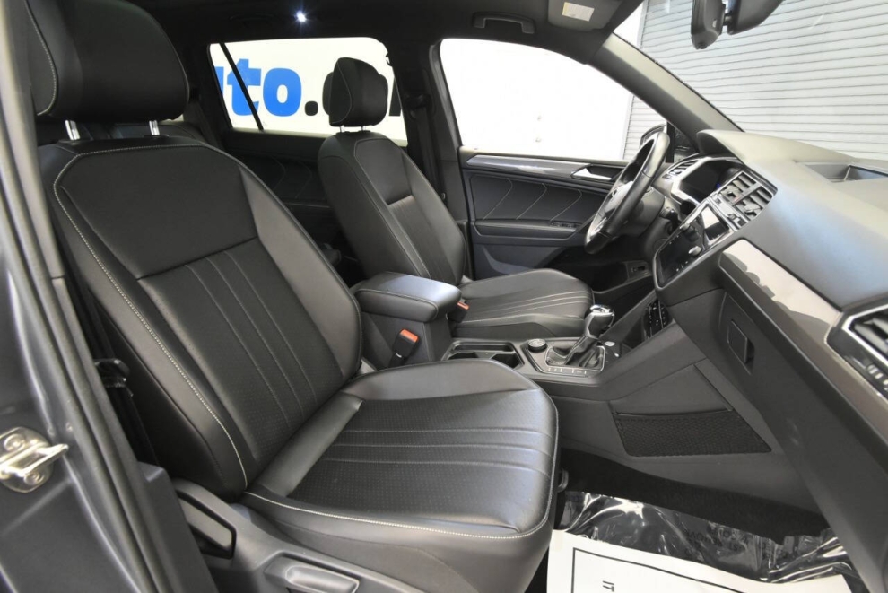 2022 Volkswagen Tiguan SE R Line Black 4Motion AWD 4dr SUV, Gray, Mileage: 81,968 - photo 14