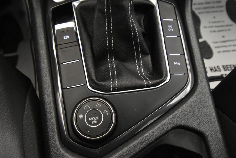 2022 Volkswagen Tiguan SE R Line Black 4Motion AWD 4dr SUV, Gray, Mileage: 81,968 - photo 18