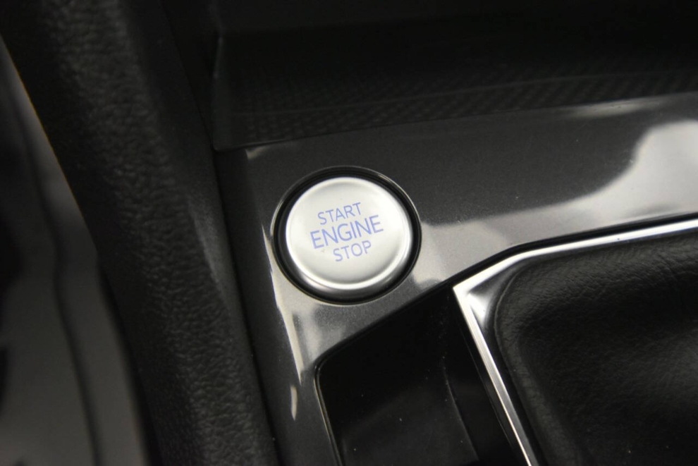 2022 Volkswagen Tiguan SE R Line Black 4Motion AWD 4dr SUV, Gray, Mileage: 81,968 - photo 19