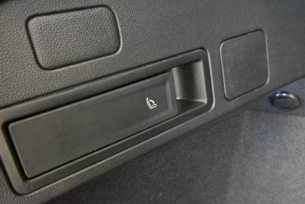 2022 Volkswagen Tiguan SE R Line Black 4Motion AWD 4dr SUV, Gray, Mileage: 81,968 - photo 34