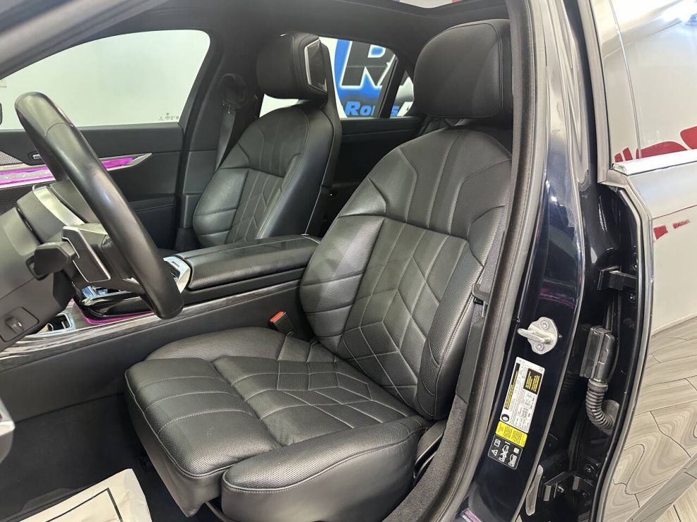 2024 BMW 7 Series 740i xDrive AWD 4dr Sedan, Blue, Mileage: 27,670 - photo 11