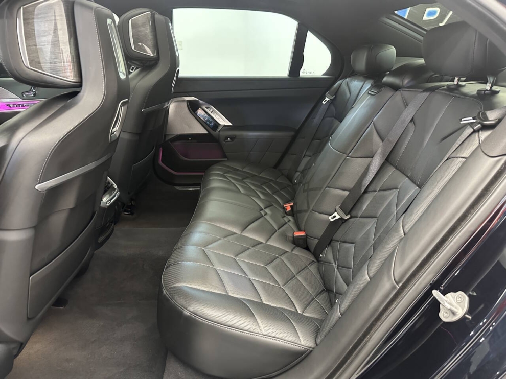 2024 BMW 7 Series 740i xDrive AWD 4dr Sedan, Blue, Mileage: 27,670 - photo 13