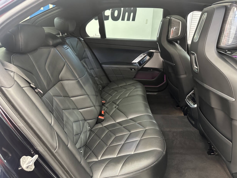 2024 BMW 7 Series 740i xDrive AWD 4dr Sedan, Blue, Mileage: 27,670 - photo 18