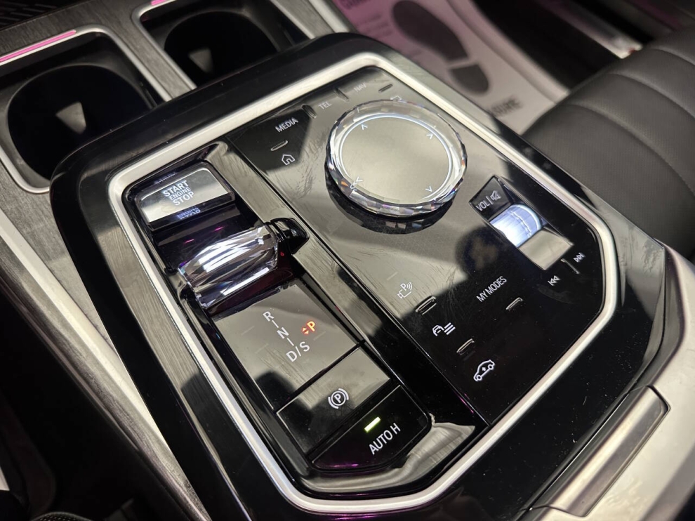 2024 BMW 7 Series 740i xDrive AWD 4dr Sedan, Blue, Mileage: 27,670 - photo 23