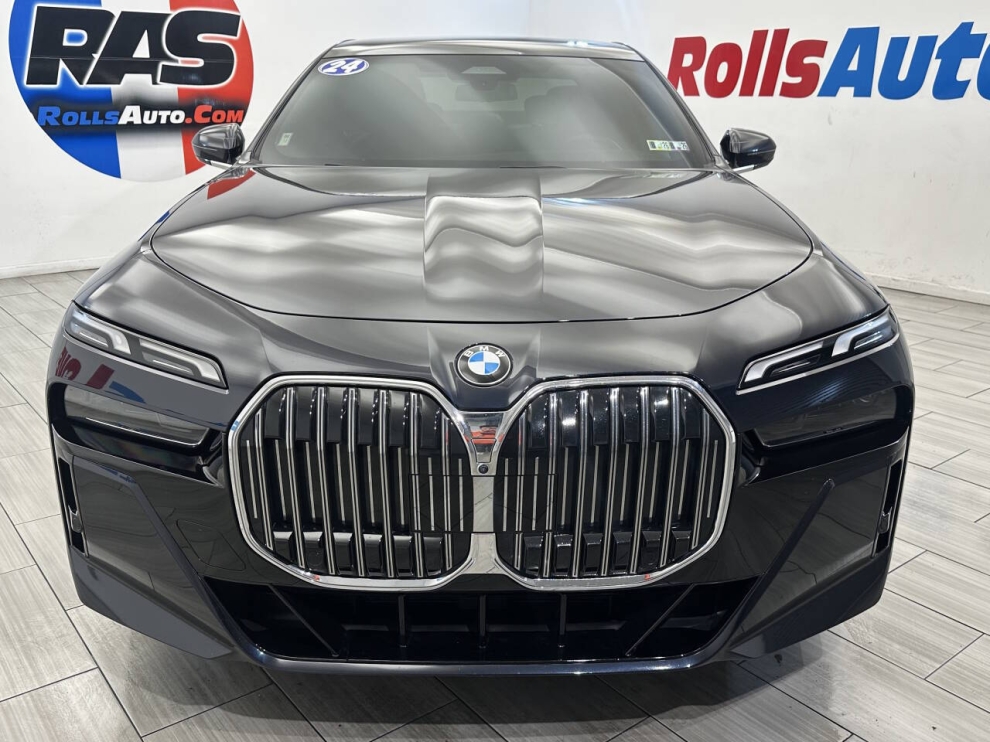 2024 BMW 7 Series 740i xDrive AWD 4dr Sedan, Blue, Mileage: 27,670 - photo 7