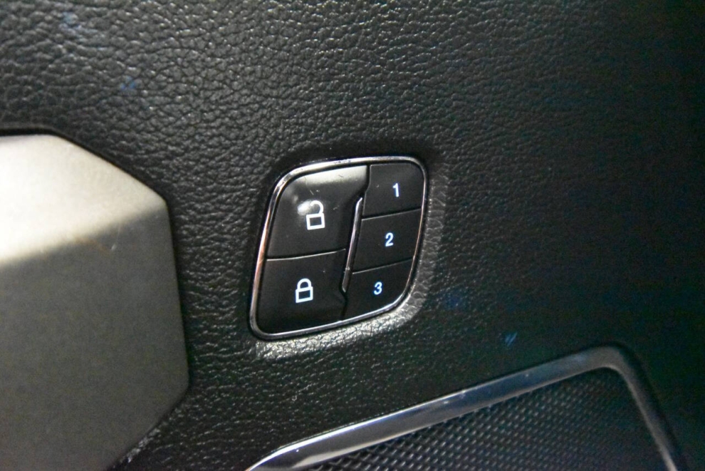 2016 Ford F-150, Negro, Mileage: 117,254 - photo 35