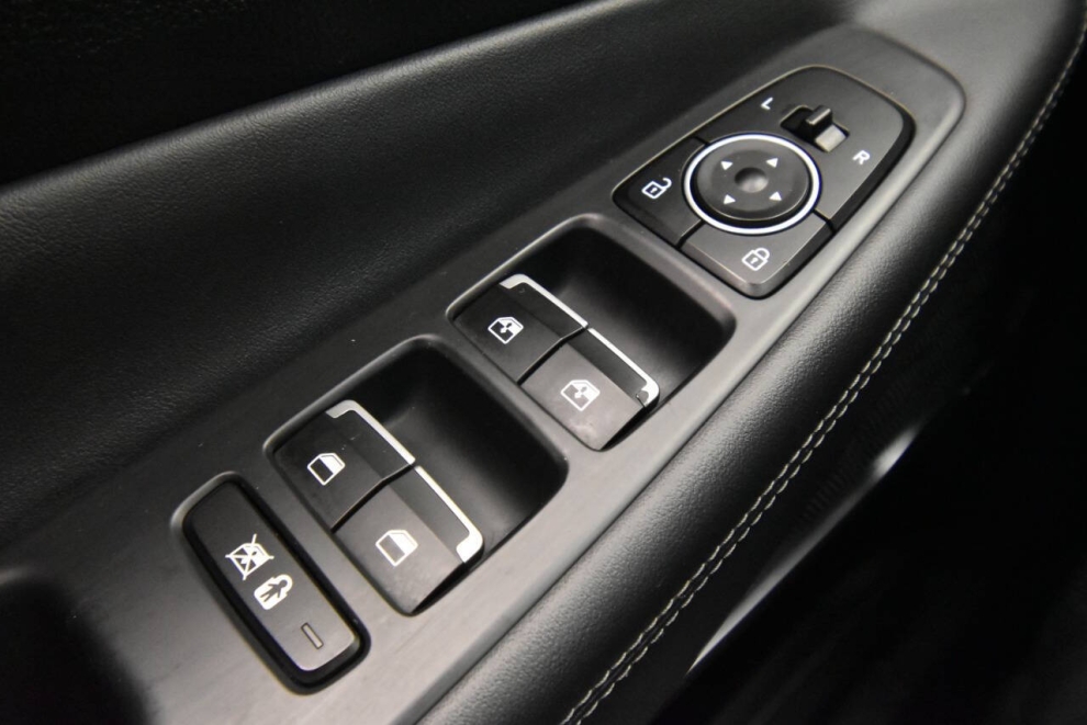 2019 Hyundai Santa Fe Ultimate 2.0T AWD 4dr Crossover, Black, Mileage: 98,540 - photo 31