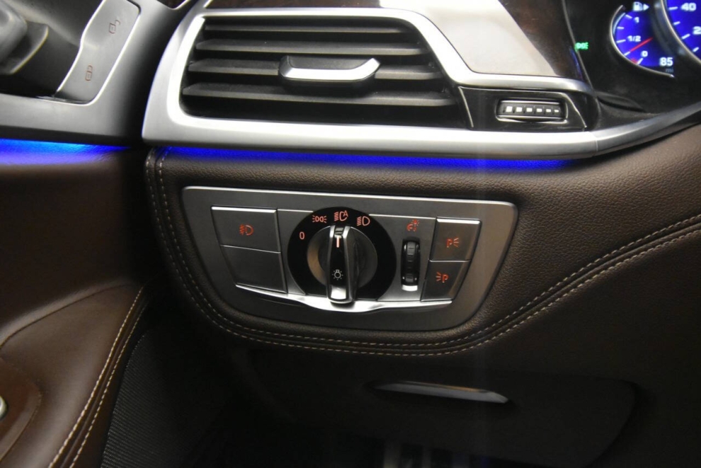 2018 BMW 7 Series 750i xDrive AWD 4dr Sedan, White, Mileage: 88,967 - photo 31