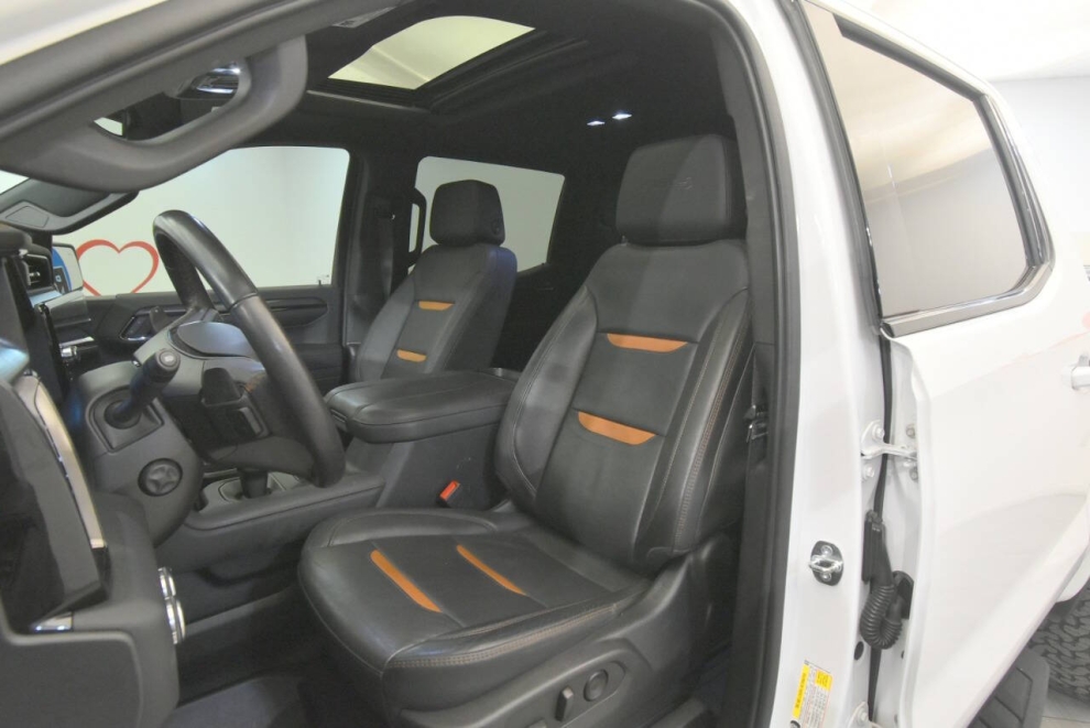2023 GMC Sierra 1500 AT4 4x4 4dr Crew Cab 5.8 ft. SB, White, Mileage: 71,761 - photo 11