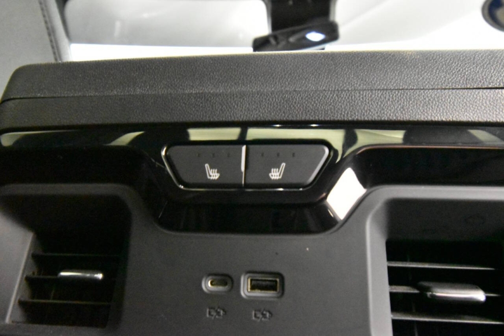 2023 GMC Sierra 1500 AT4 4x4 4dr Crew Cab 5.8 ft. SB, White, Mileage: 71,761 - photo 16