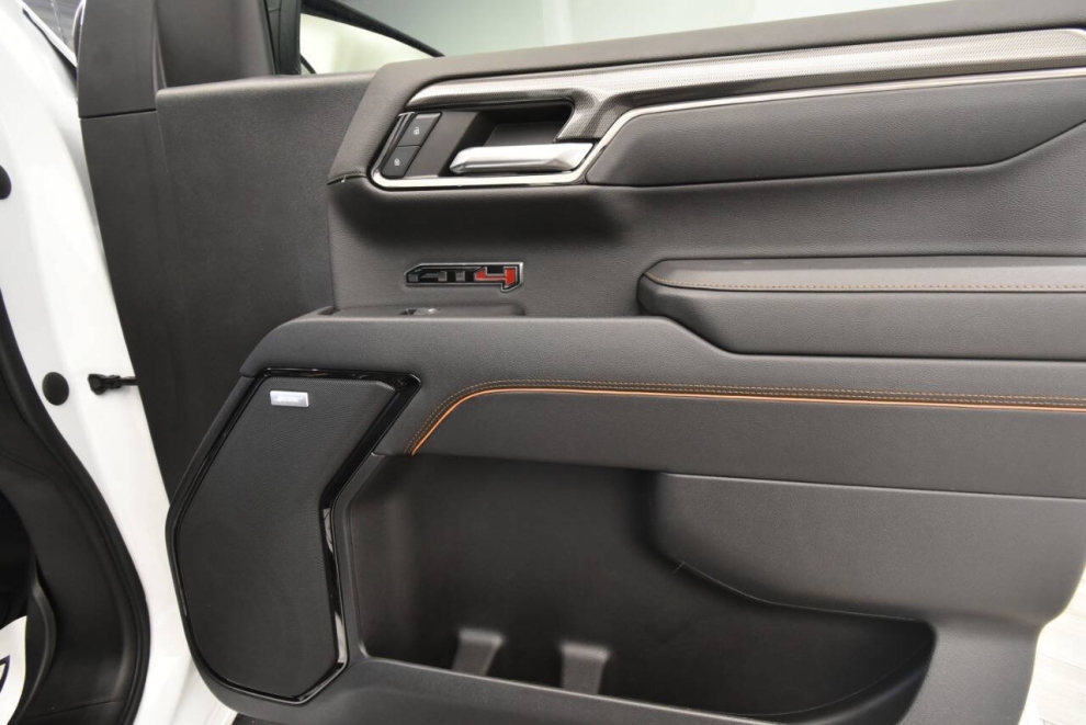 2023 GMC Sierra 1500 AT4 4x4 4dr Crew Cab 5.8 ft. SB, White, Mileage: 71,761 - photo 18
