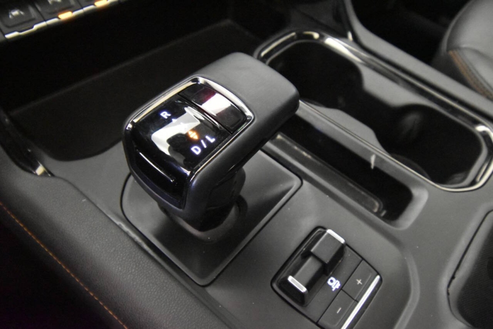 2023 GMC Sierra 1500 AT4 4x4 4dr Crew Cab 5.8 ft. SB, White, Mileage: 71,761 - photo 19