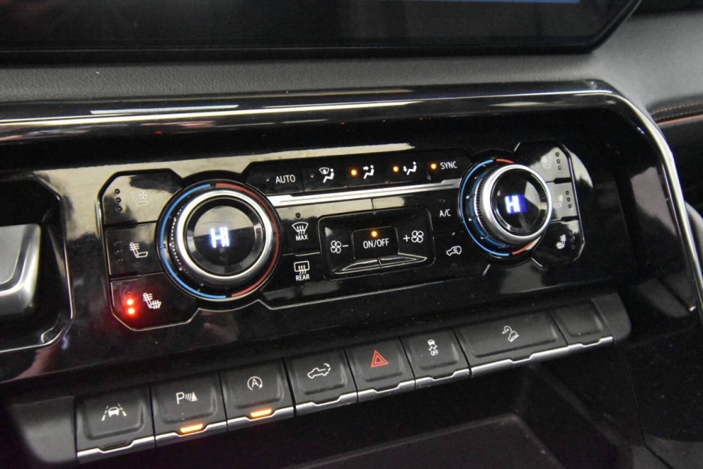 2023 GMC Sierra 1500 AT4 4x4 4dr Crew Cab 5.8 ft. SB, White, Mileage: 71,761 - photo 20