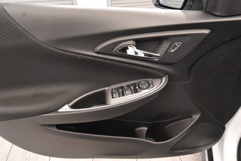 2024 Chevrolet Malibu LT 4dr Sedan w/1LT, White, Mileage: 61,339 - photo 12