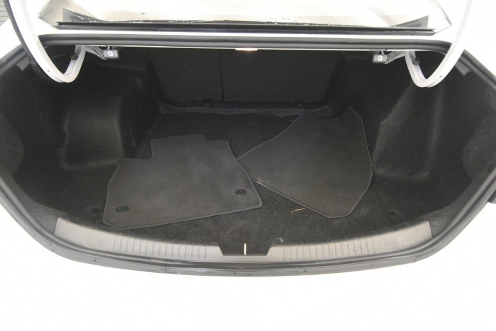 2024 Chevrolet Malibu LT 4dr Sedan w/1LT, White, Mileage: 61,339 - photo 33