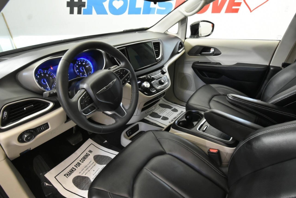 2024 Chrysler Pacifica Touring L 4dr Mini Van, Black, Mileage: 55,710 - photo 11