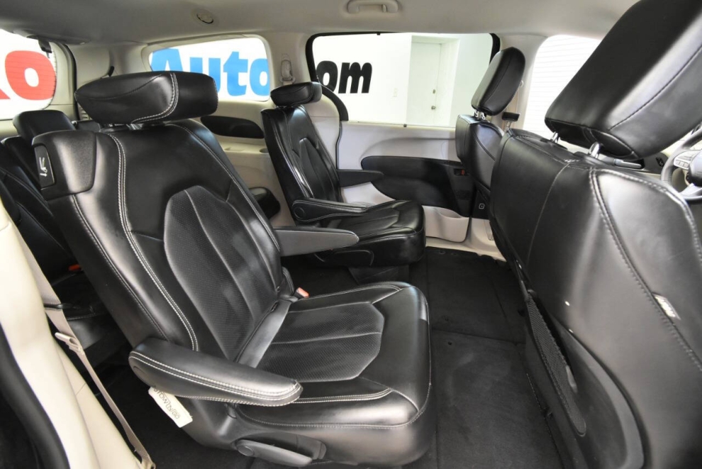 2024 Chrysler Pacifica Touring L 4dr Mini Van, Black, Mileage: 55,710 - photo 16
