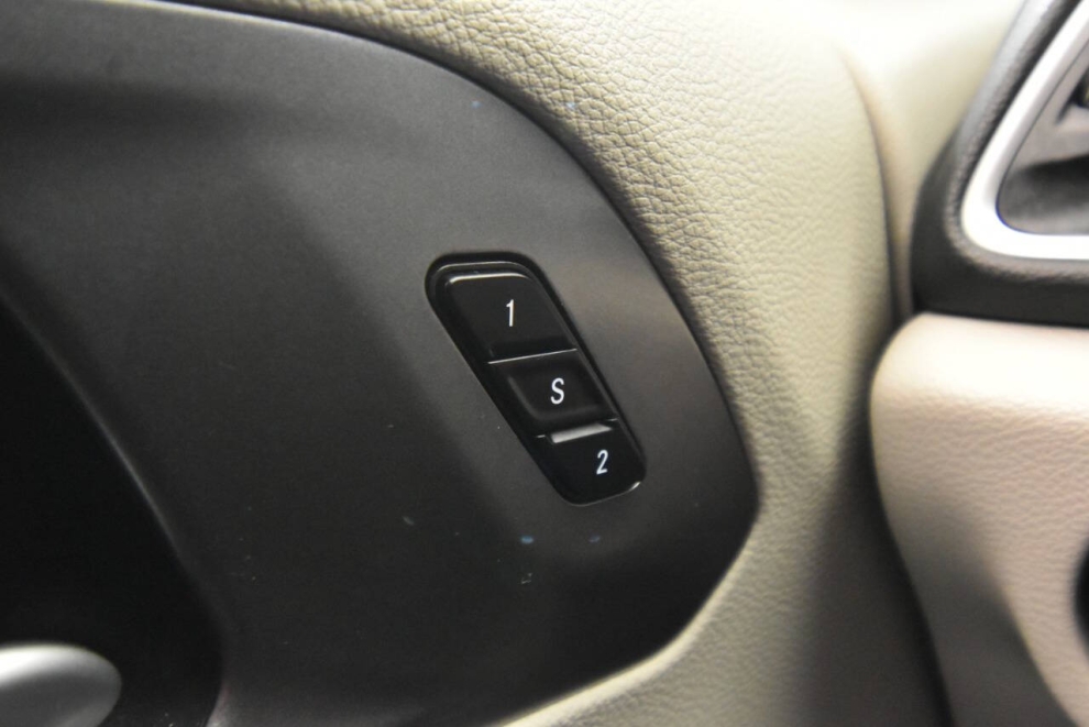 2024 Chrysler Pacifica Touring L 4dr Mini Van, Black, Mileage: 55,710 - photo 28