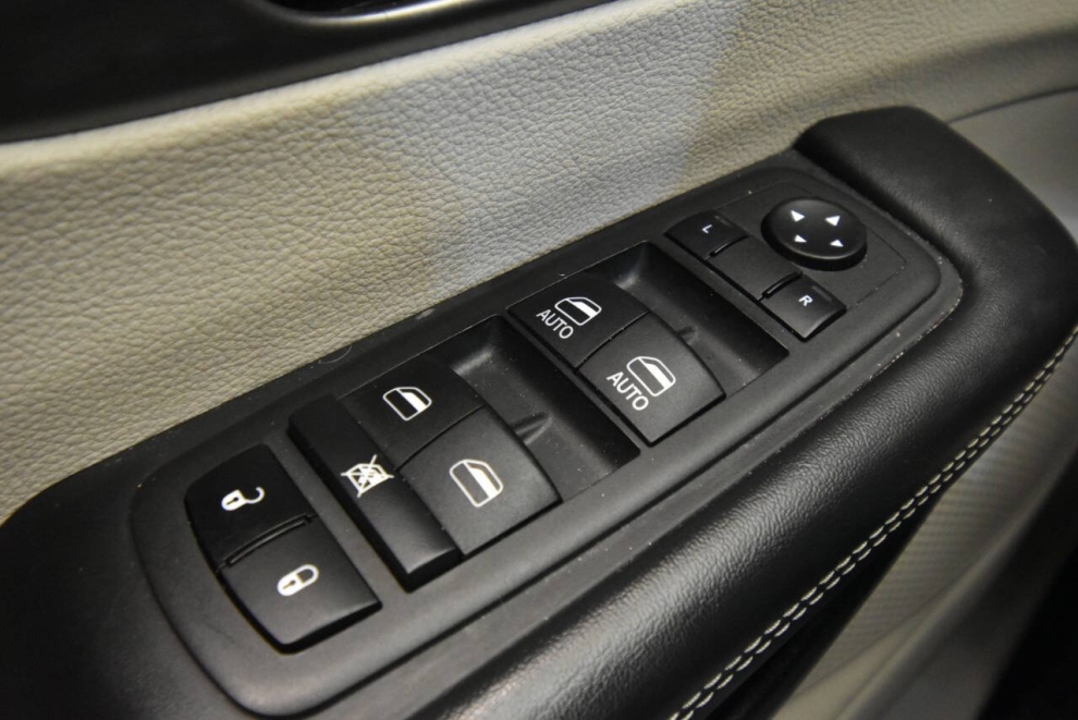 2024 Chrysler Pacifica Touring L 4dr Mini Van, Black, Mileage: 55,710 - photo 29