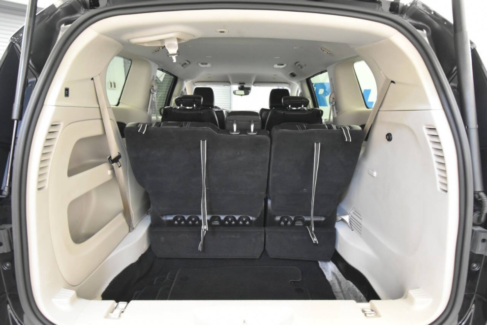 2024 Chrysler Pacifica Touring L 4dr Mini Van, Black, Mileage: 55,710 - photo 31