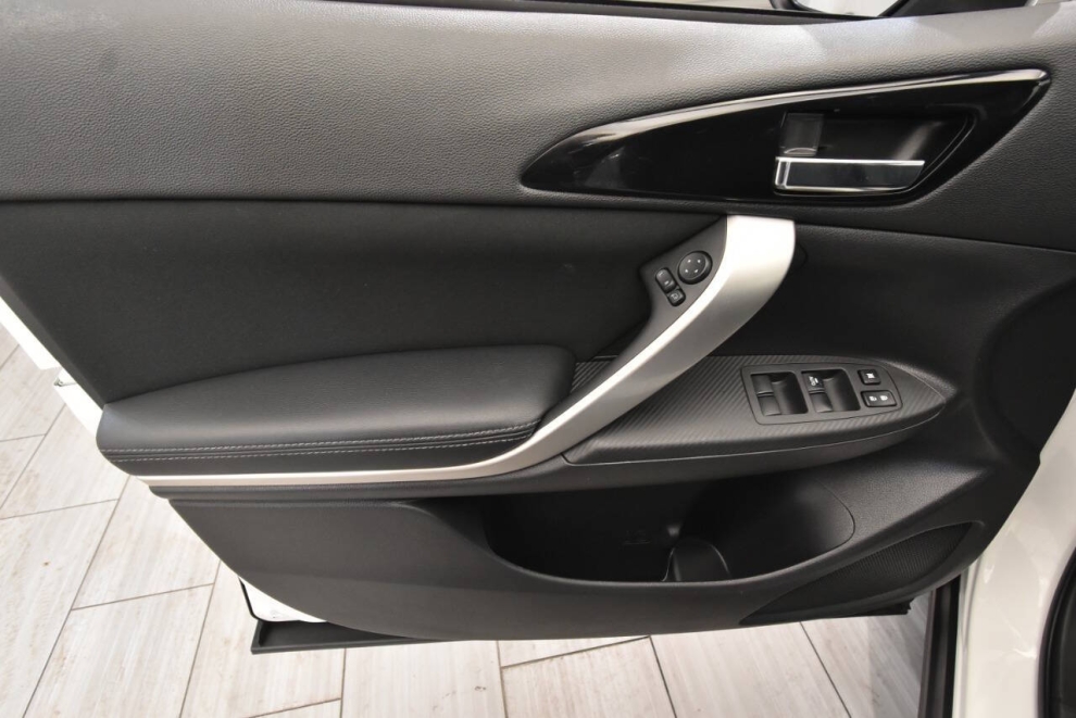 2020 Mitsubishi Eclipse Cross SE 4dr Crossover, White, Mileage: 63,335 - photo 12