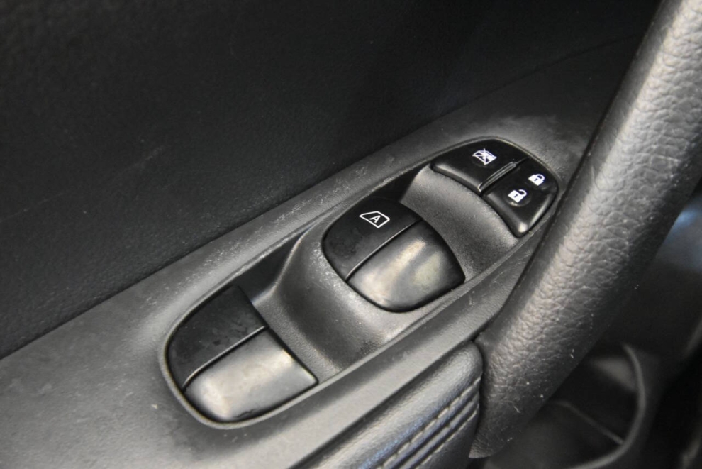 2018 Nissan Rogue SV AWD 4dr Crossover, Black, Mileage: 70,569 - photo 29