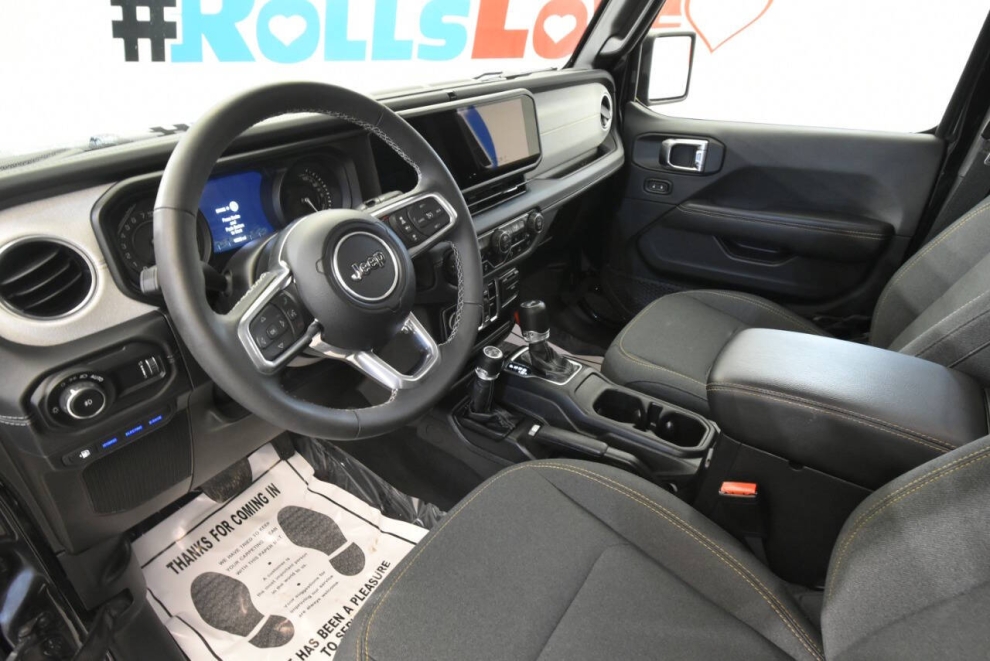 2025 Jeep Wrangler Sahara 4xe 4x4 4dr SUV, Negro, Mileage: 13,079 - photo 11