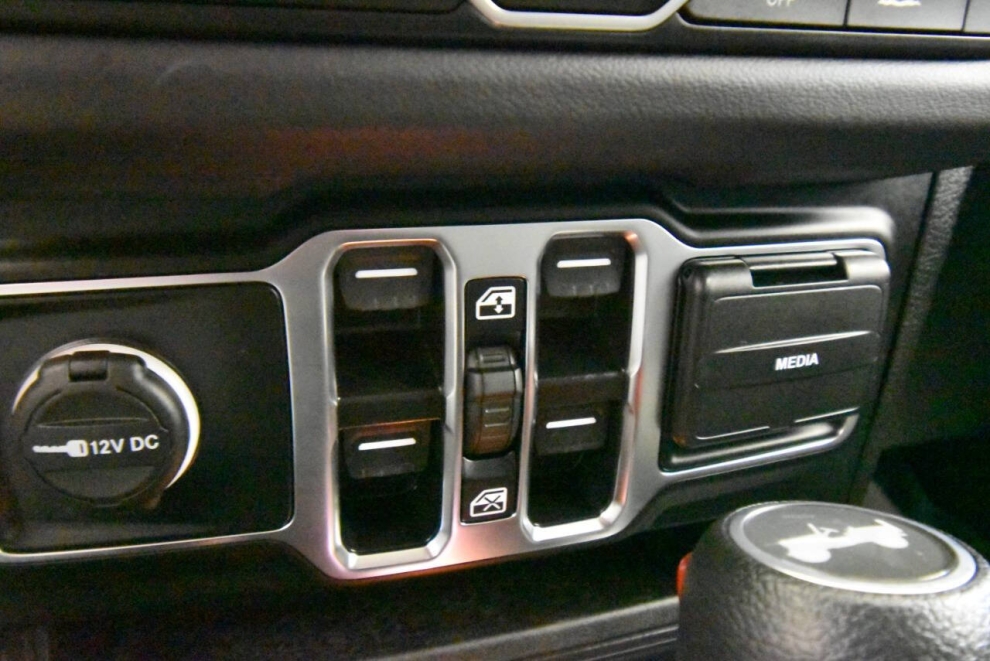 2025 Jeep Wrangler Sahara 4xe 4x4 4dr SUV, Negro, Mileage: 13,079 - photo 18