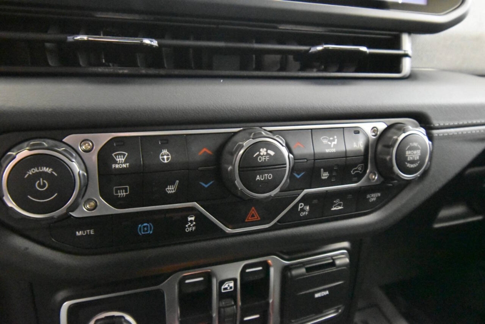 2025 Jeep Wrangler Sahara 4xe 4x4 4dr SUV, Negro, Mileage: 13,079 - photo 19