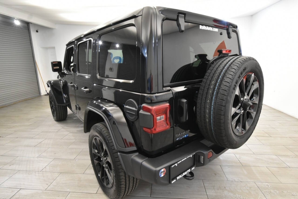 2025 Jeep Wrangler Sahara 4xe 4x4 4dr SUV, Negro, Mileage: 13,079 - photo 2