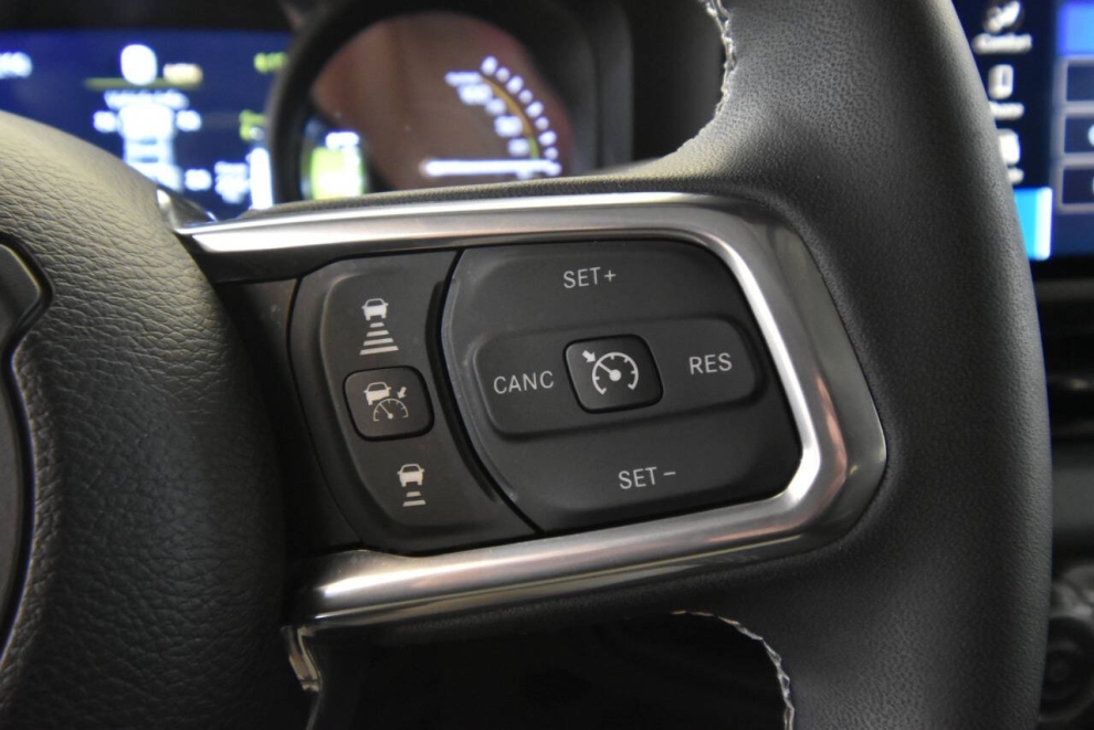 2025 Jeep Wrangler Sahara 4xe 4x4 4dr SUV, Negro, Mileage: 13,079 - photo 25