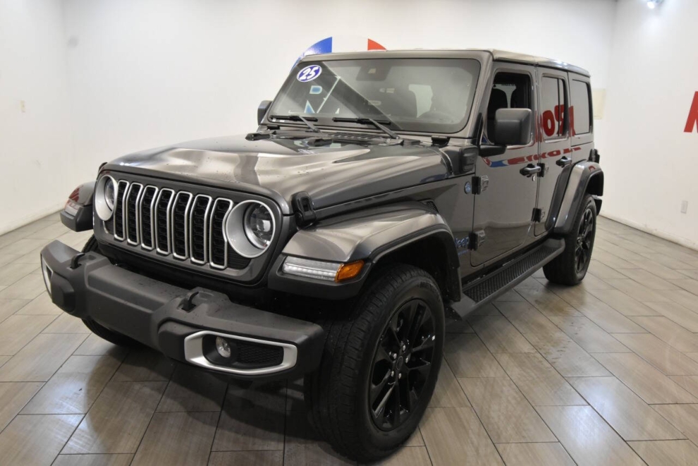 2025 Jeep Wrangler Sahara 4xe 4x4 4dr SUV, Gris, Mileage: 15,069 