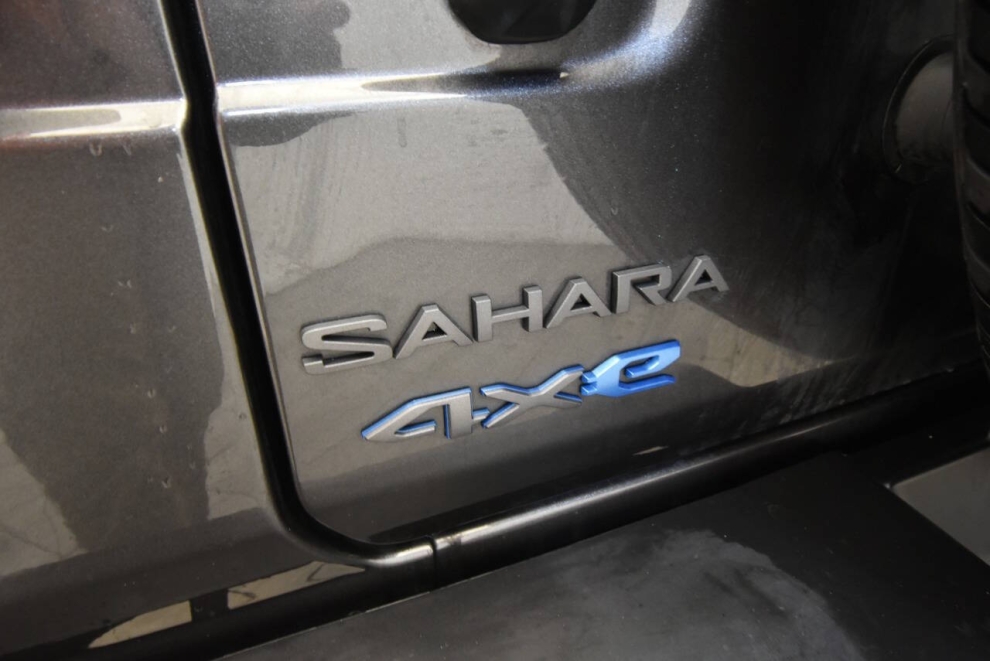 2025 Jeep Wrangler Sahara 4xe 4x4 4dr SUV, Gris, Mileage: 15,069 - photo 29