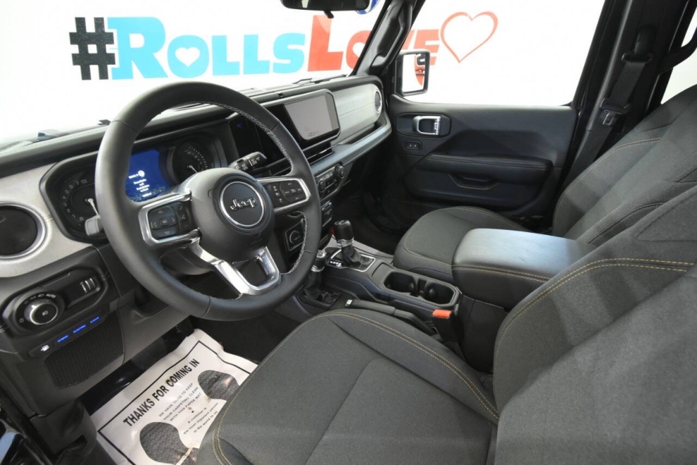 2025 Jeep Wrangler Sahara 4xe 4x4 4dr SUV, Negro, Mileage: 16,920 - photo 11