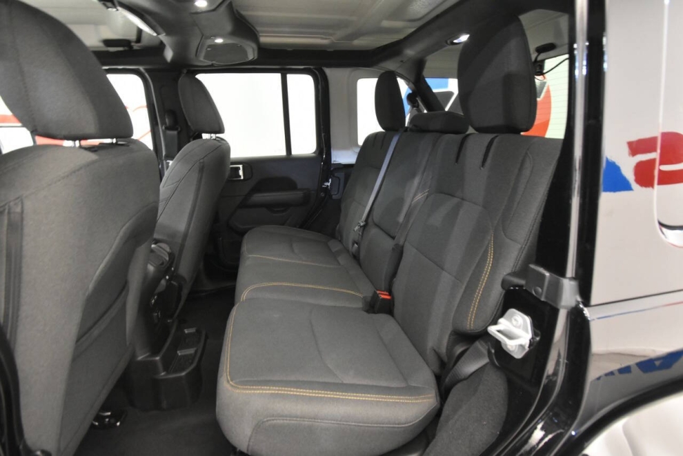 2025 Jeep Wrangler Sahara 4xe 4x4 4dr SUV, Negro, Mileage: 16,920 - photo 13