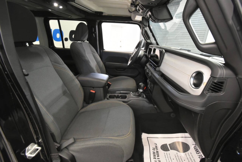 2025 Jeep Wrangler Sahara 4xe 4x4 4dr SUV, Negro, Mileage: 16,920 - photo 14