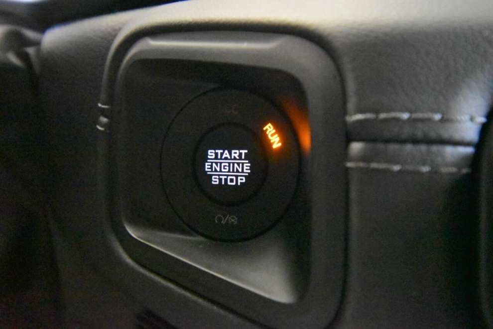 2025 Jeep Wrangler Sahara 4xe 4x4 4dr SUV, Negro, Mileage: 16,920 - photo 22