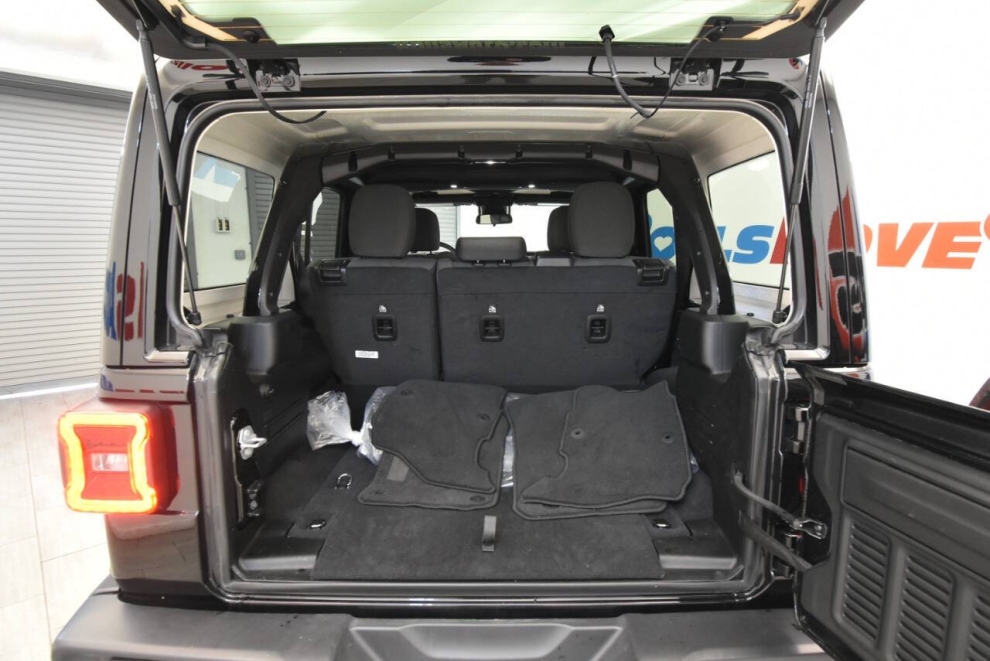 2025 Jeep Wrangler Sahara 4xe 4x4 4dr SUV, Negro, Mileage: 16,920 - photo 29