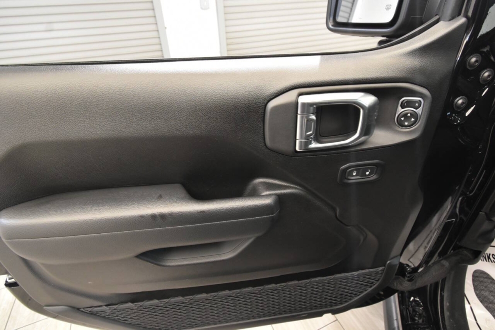 2025 Jeep Wrangler Willys 4xe 4x4 4dr SUV, Negro, Mileage: 11,546 - photo 12