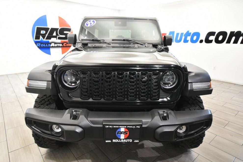 2025 Jeep Wrangler Willys 4xe 4x4 4dr SUV, Negro, Mileage: 11,546 - photo 7