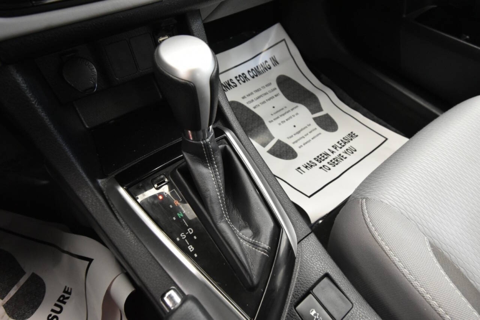 2017 Toyota Corolla LE 4dr Sedan, Silver, Mileage: 109,765 - photo 19