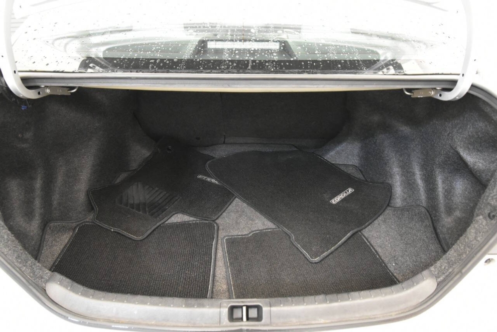 2017 Toyota Corolla LE 4dr Sedan, Silver, Mileage: 109,765 - photo 30