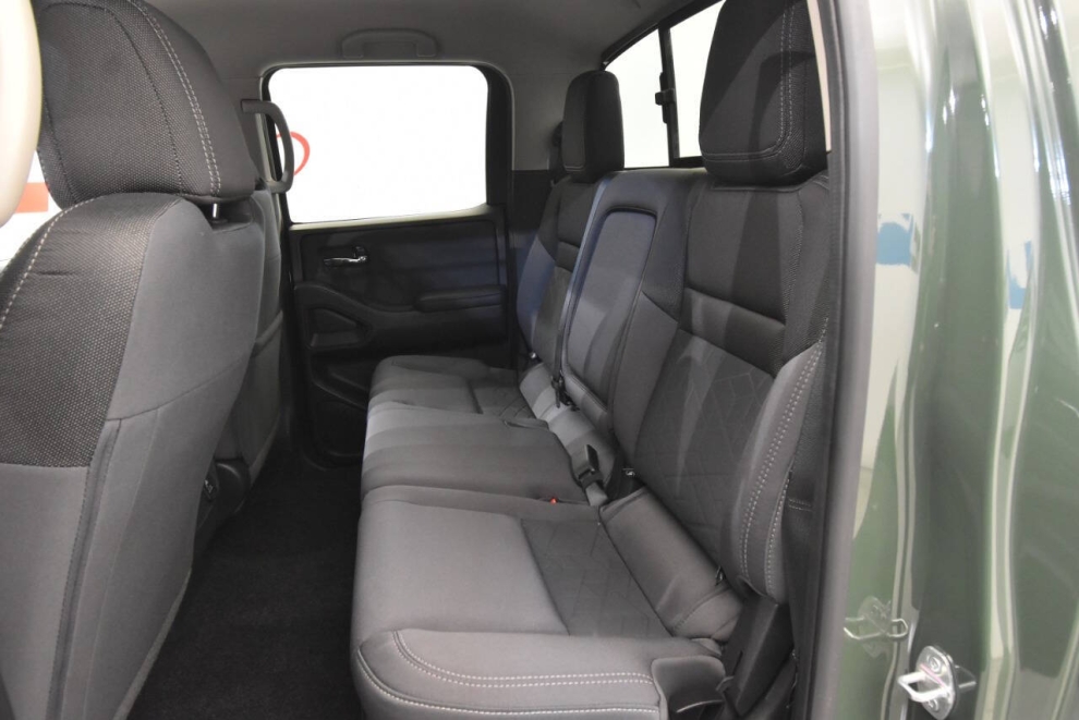 2025 Nissan Frontier SV 4x2 4dr Crew Cab 5 ft. SB, Green, Mileage: 1,551 - photo 13