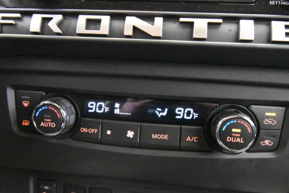 2025 Nissan Frontier SV 4x2 4dr Crew Cab 5 ft. SB, Green, Mileage: 1,551 - photo 19