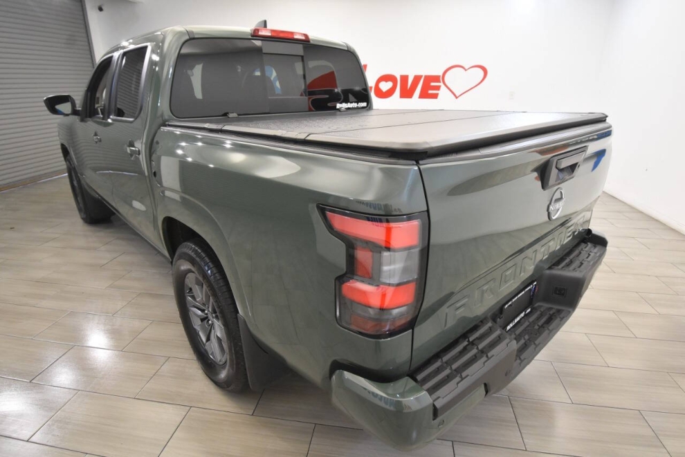 2025 Nissan Frontier SV 4x2 4dr Crew Cab 5 ft. SB, Green, Mileage: 1,551 - photo 2