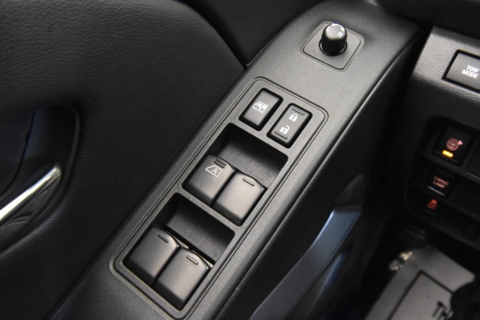 2025 Nissan Frontier SV 4x2 4dr Crew Cab 5 ft. SB, Green, Mileage: 1,551 - photo 29